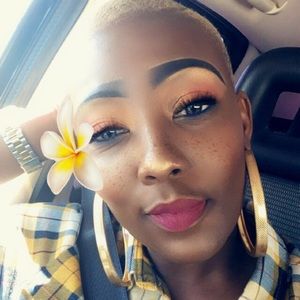 Meet your Posher, Laurine